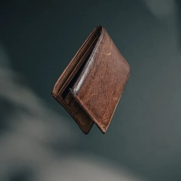 Front view: Minimalist Wallet for self-care and wellness organizers from Sesoris