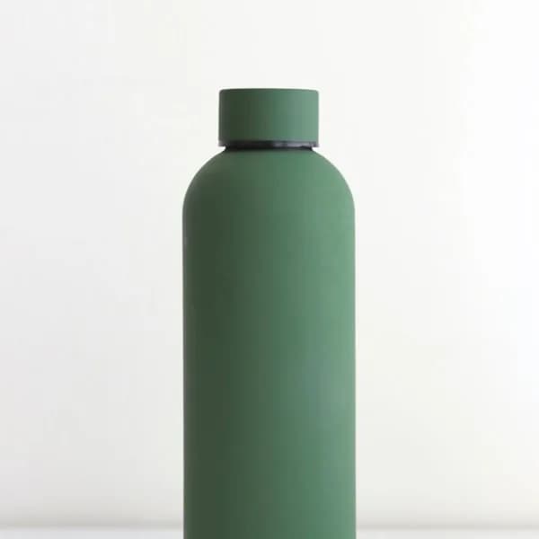 Front view: Smart Water Bottle for kitchen essentials and kitchen storage from Sesoris