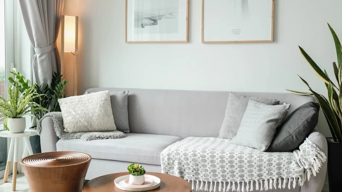 10 Ways to Arrange a Small Living Room to Look Spacious and Comfortable (2026)